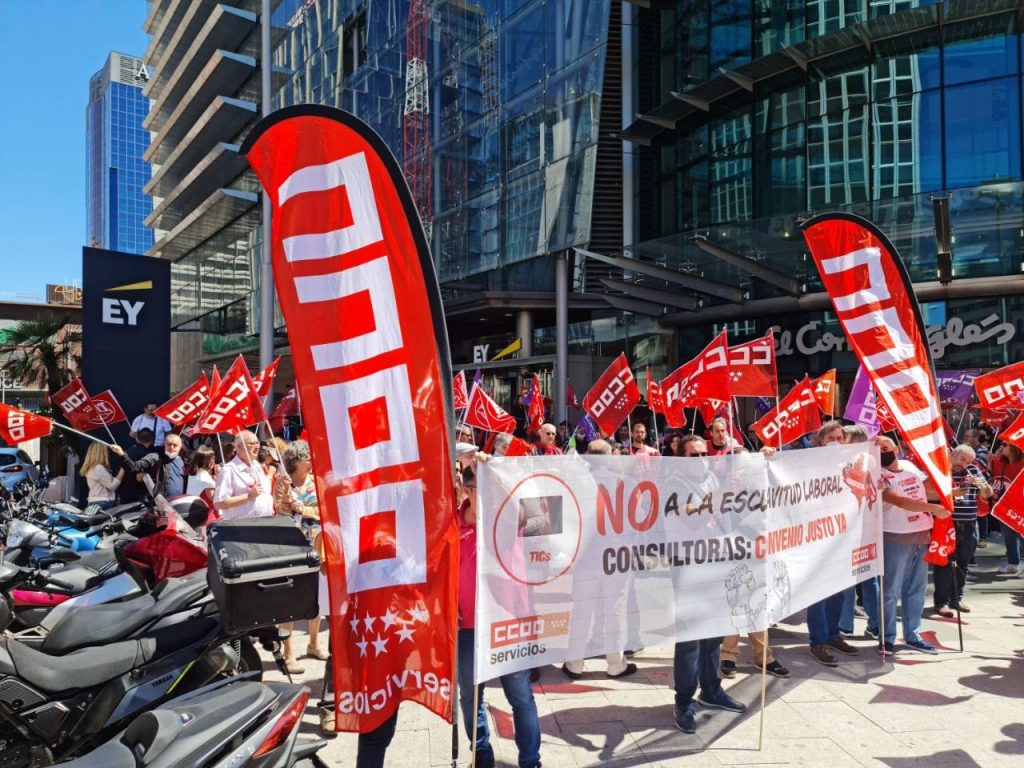Gran respuesta a la convocatoria de CCOO y UGT frente a las Big Four ...